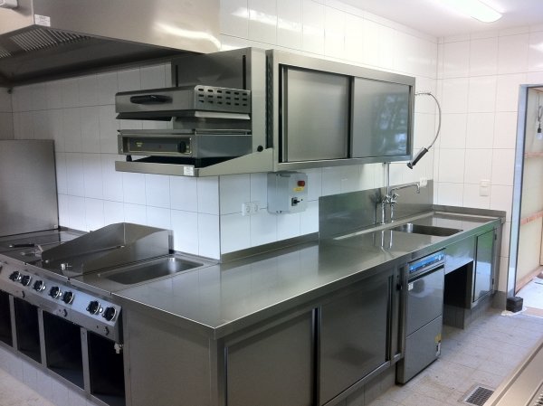  Edelstahl-Küche von SKS scheich kitchen solutions
